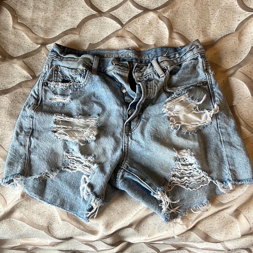 American Eagle High Waisted Jean Shorts Light/Medium Wash
